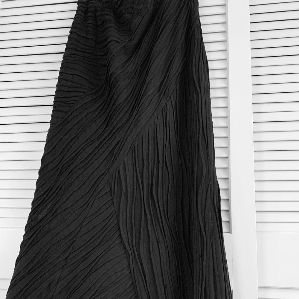 Ruching galore. Elegant full length(maxi) skirt. Flared hemline. Fit flattering.